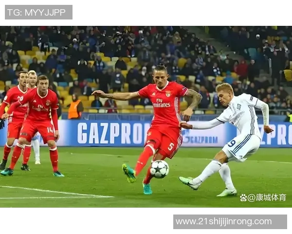 鹿特丹斯主场迎战乌德勒支双方争夺关键积分的精彩对决 鹿特丹斯主场迎战乌德勒支双方争夺关键积分的精彩对决