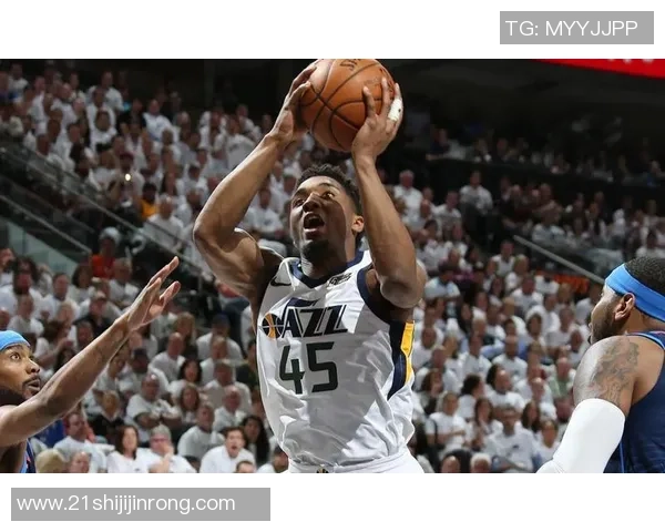 爵士队与雷霆队的经典对决02秒绝杀瞬间回顾与分析 爵士队与雷霆队的经典对决02秒绝杀瞬间回顾与分析